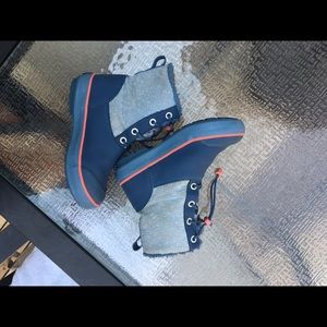 Girls Winter KEEN boots size 11